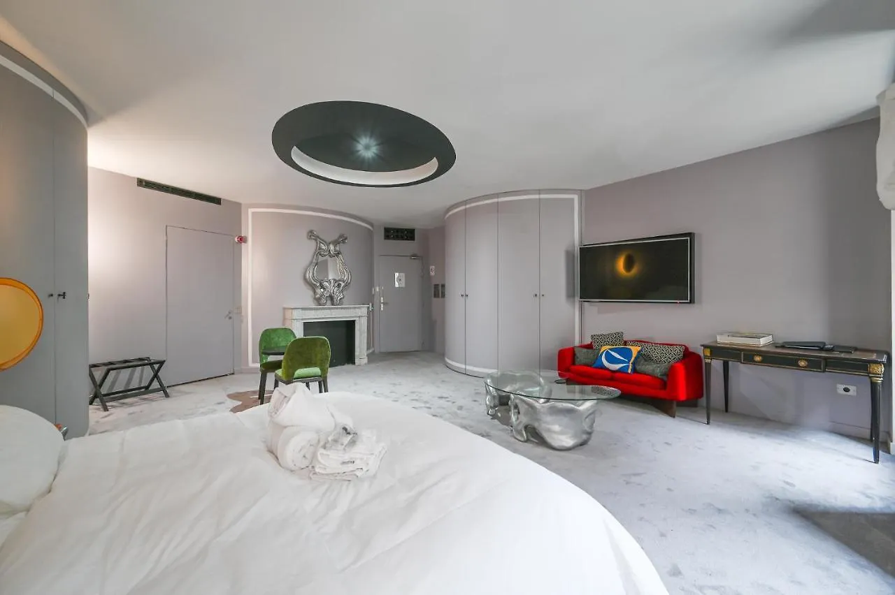 The Place To Be In Saint Germain Des Pres - Montana 2 Paris France