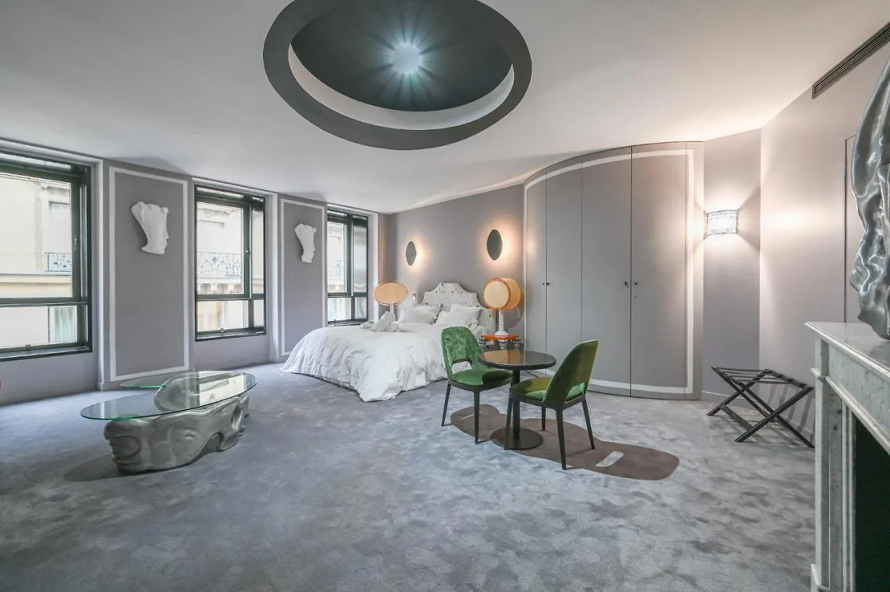 The Place To Be In Saint Germain Des Pres - Montana 2 Paris